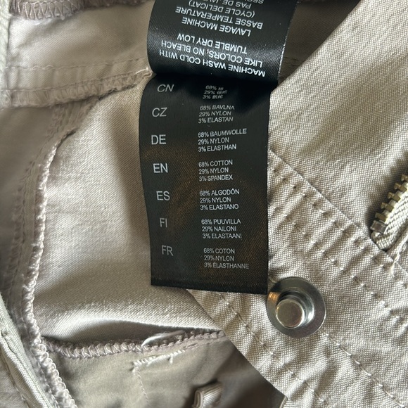 Kuhl Women’s Legendary Pants 6 Short - Picture 5 of 5